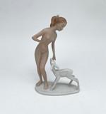 Винтажная фигурка «Обнаженная девушка с олененком»
